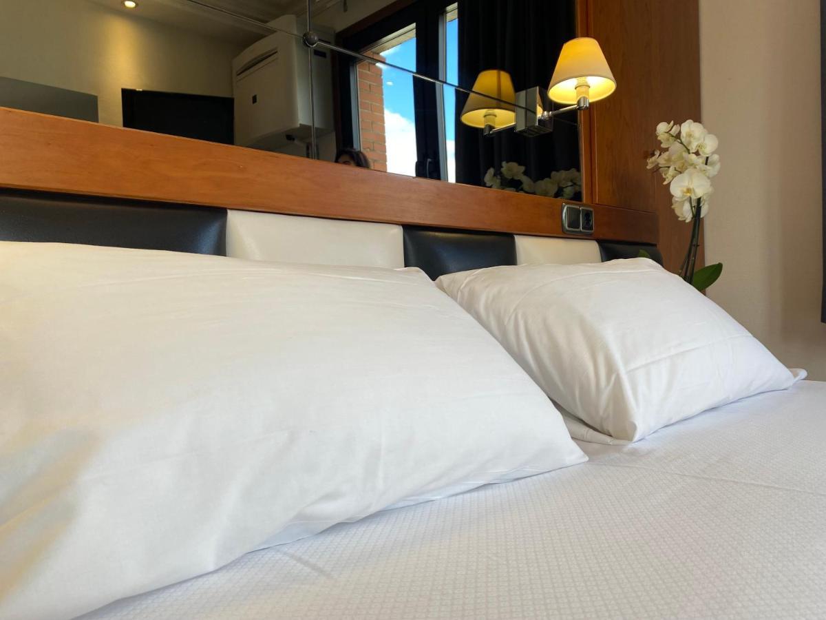 Hotel Oria โตโลซา ภายนอก รูปภาพ