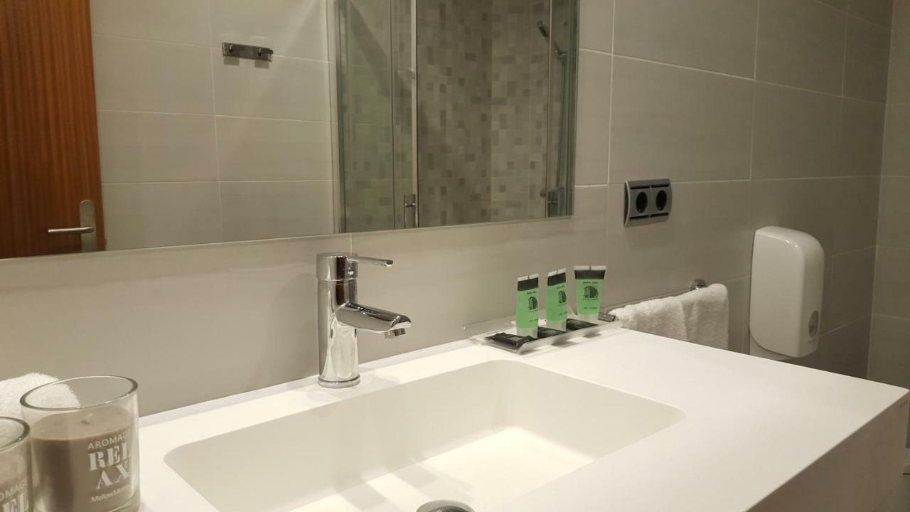 Hotel Oria โตโลซา ภายนอก รูปภาพ