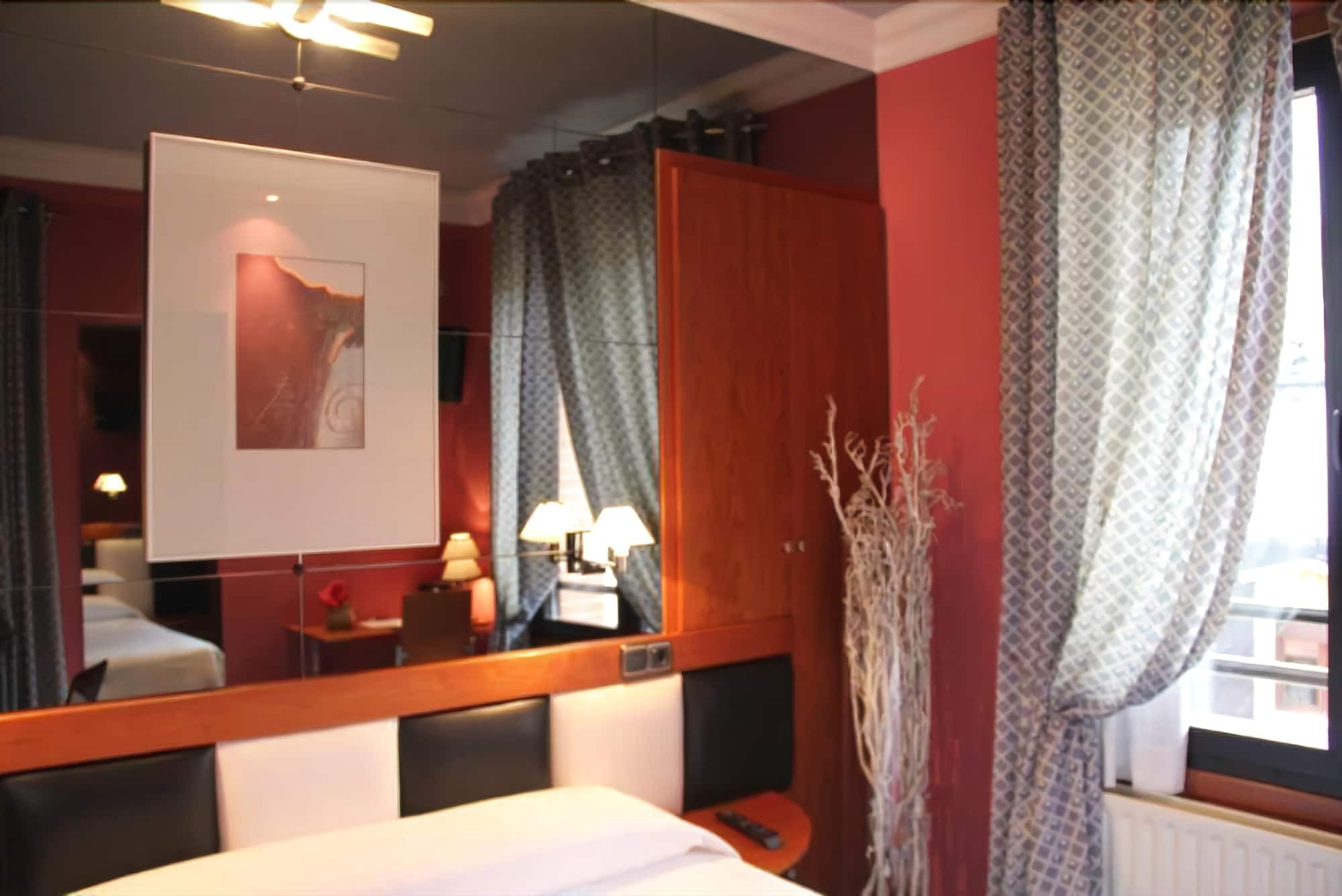 Hotel Oria โตโลซา ภายนอก รูปภาพ